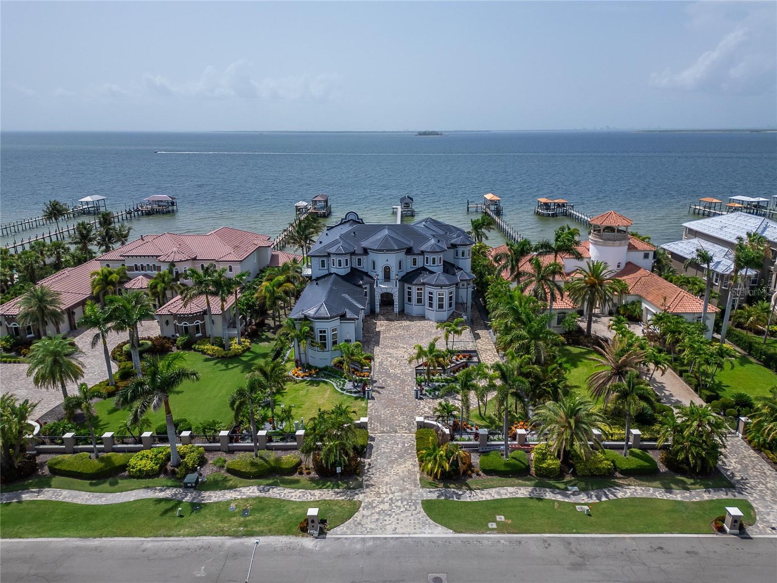 MUSTIQUE BAY - Residential