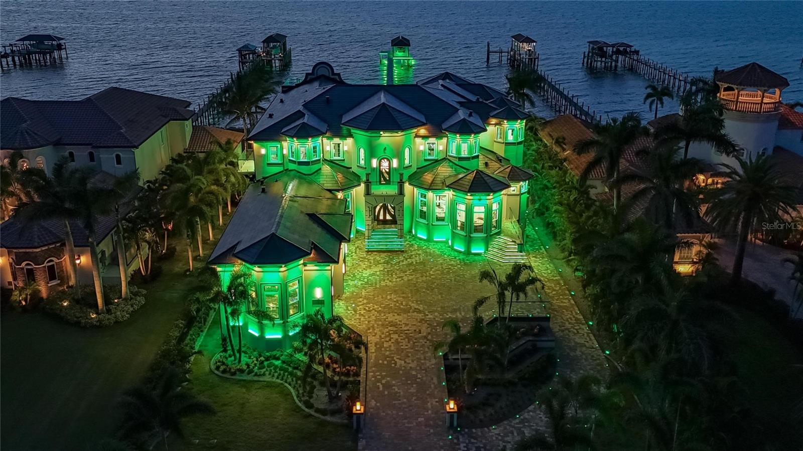 MUSTIQUE BAY - Residential