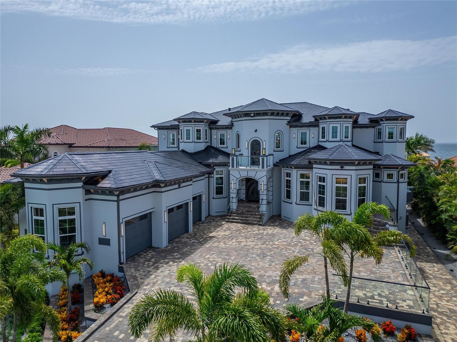 MUSTIQUE BAY - Residential