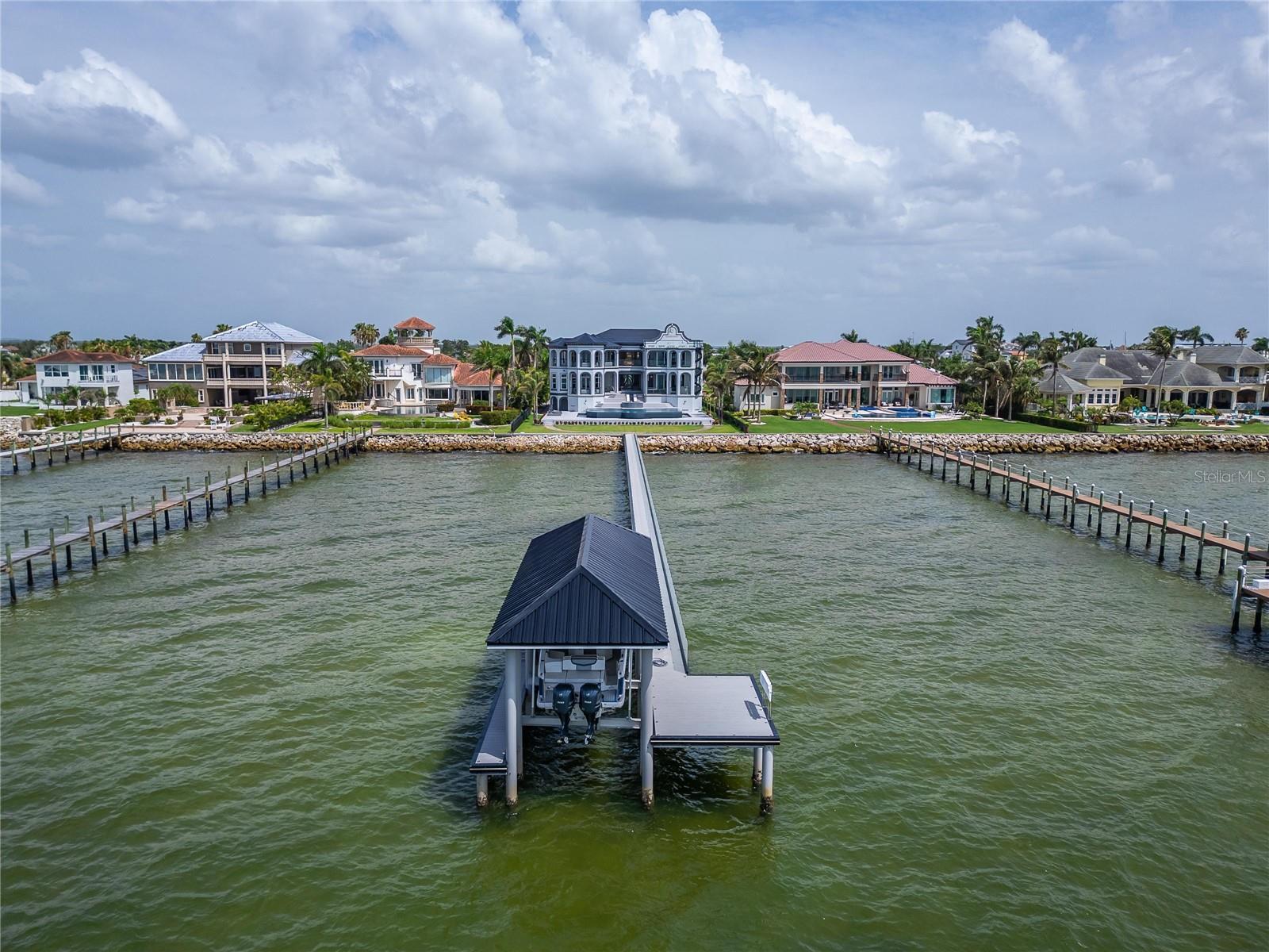 MUSTIQUE BAY - Residential