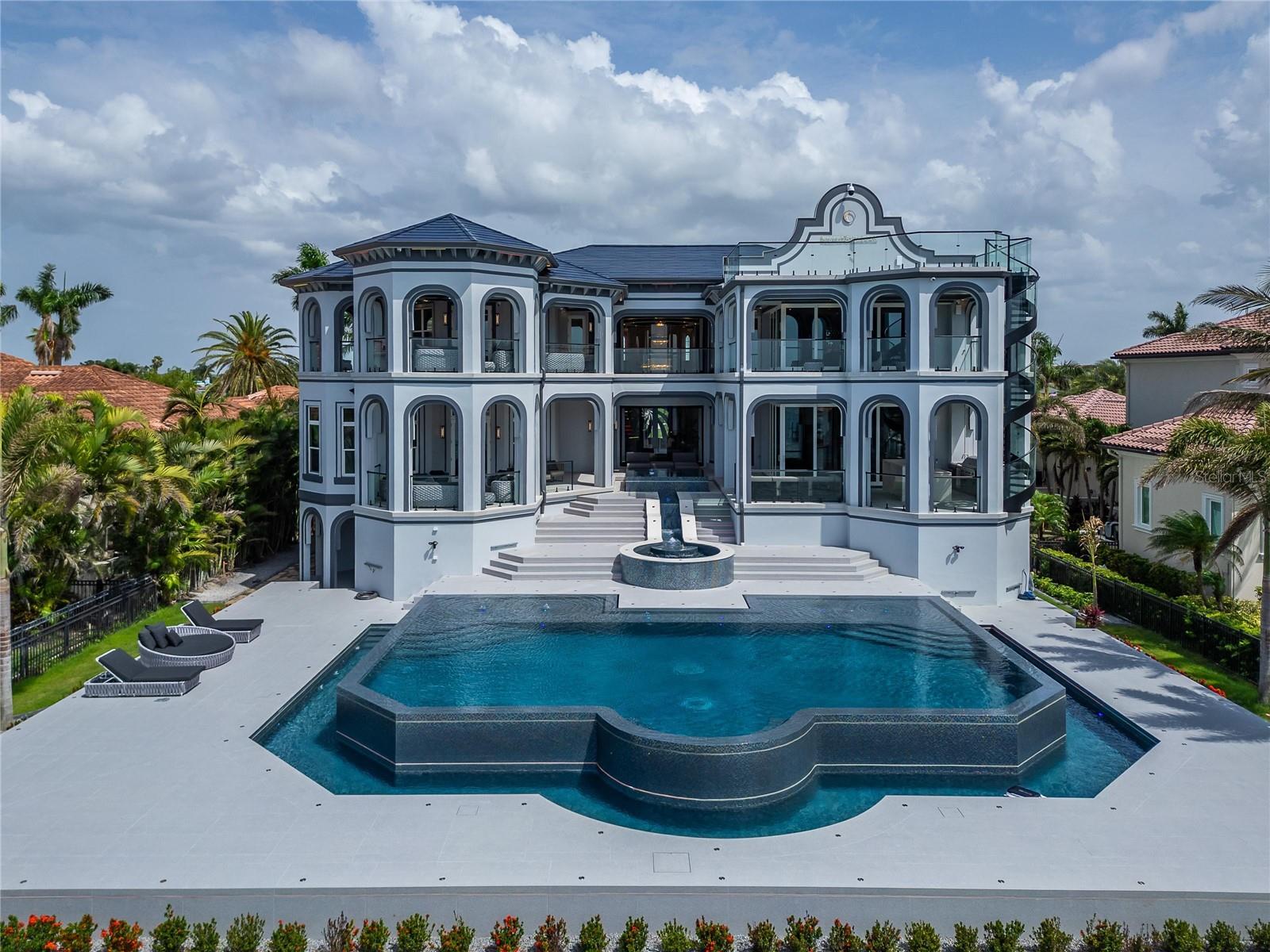MUSTIQUE BAY - Residential