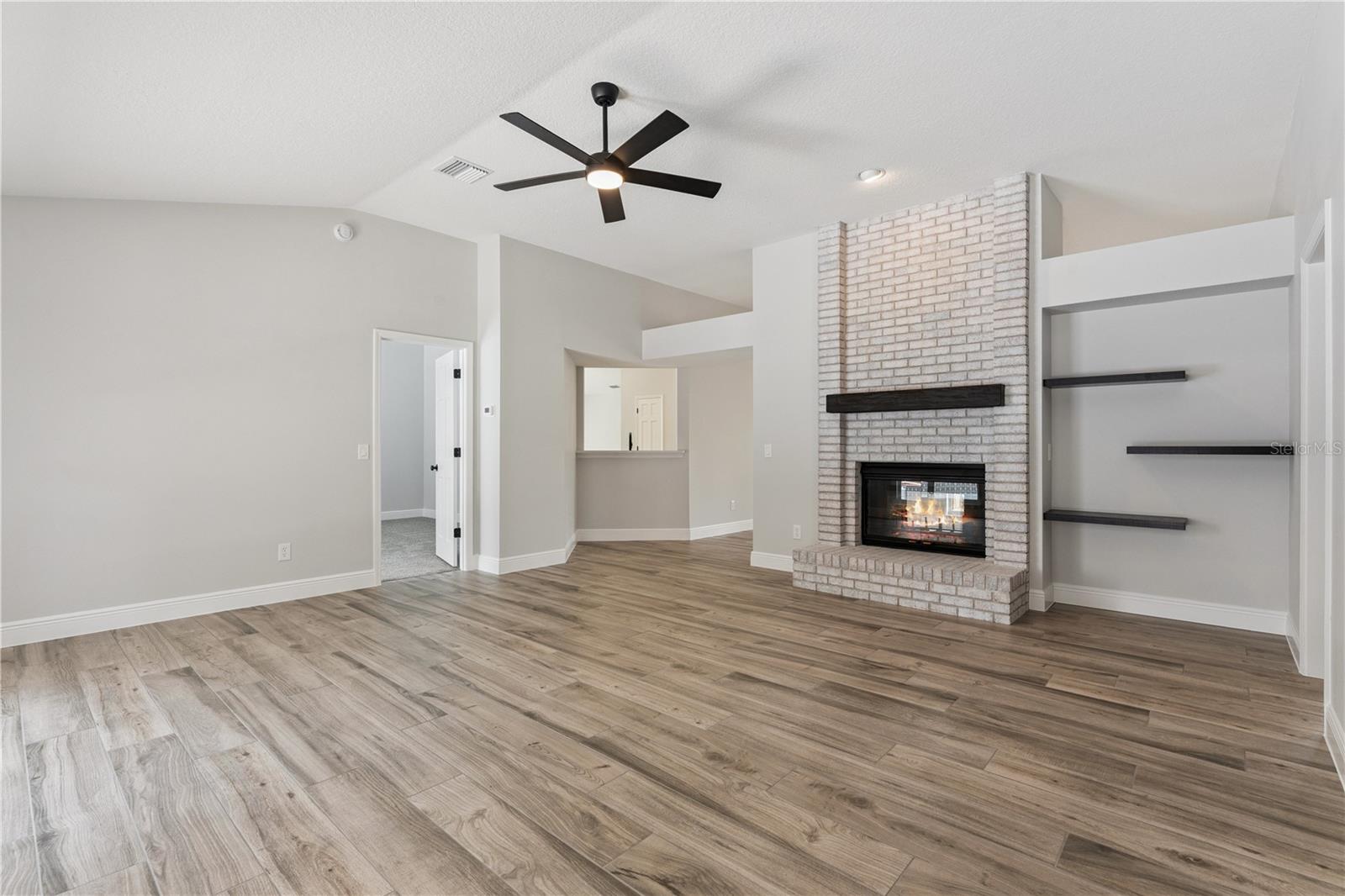 DELTONA LAKES UNIT 03 - Residential