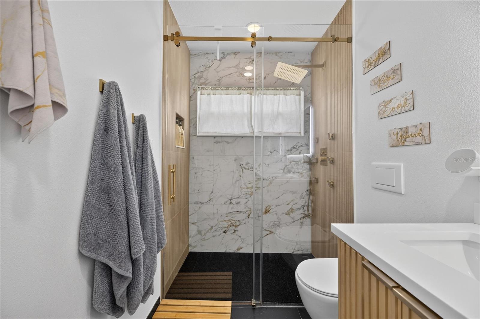 LAKEVIEW VILLAGE SEC C UNI - Residential Lease