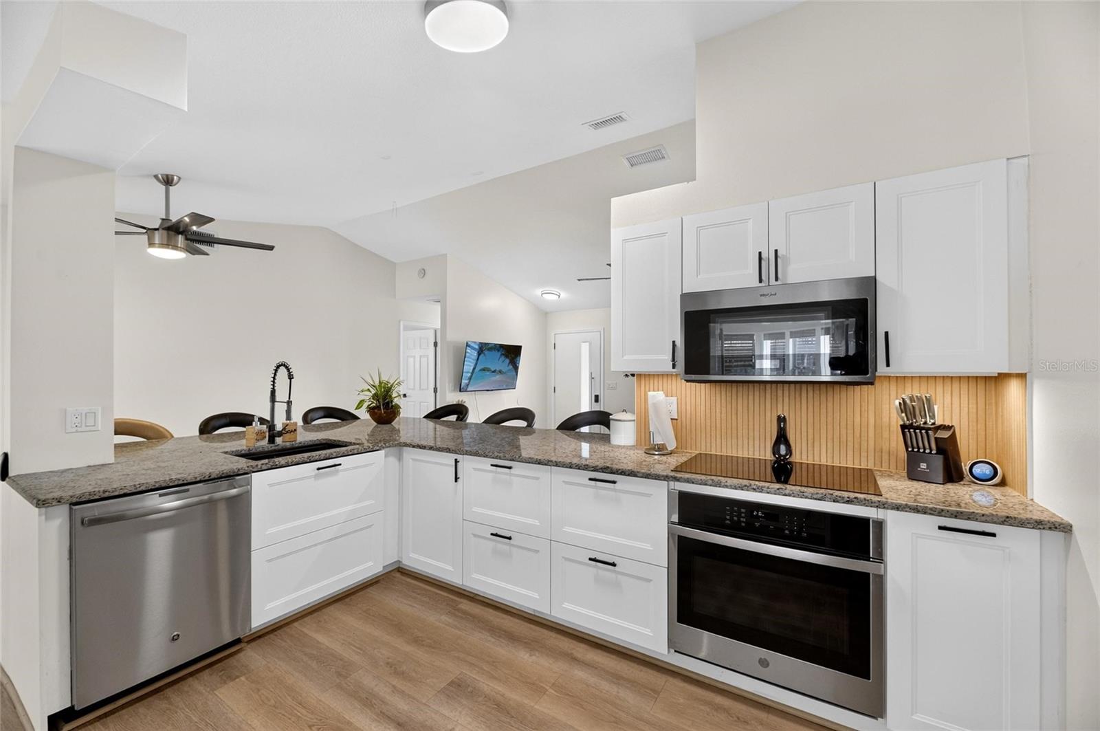 LAKEVIEW VILLAGE SEC C UNI - Residential Lease