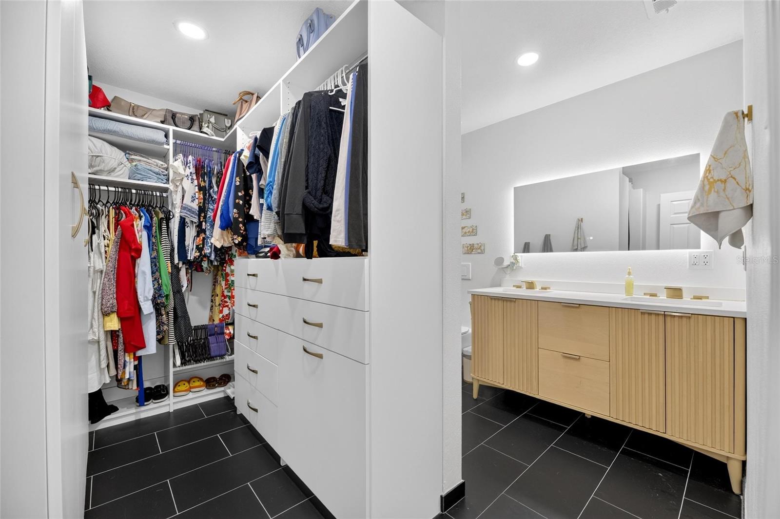 LAKEVIEW VILLAGE SEC C UNI - Residential Lease