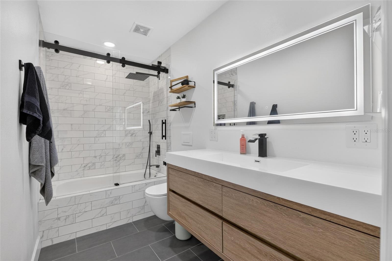 LAKEVIEW VILLAGE SEC C UNI - Residential Lease