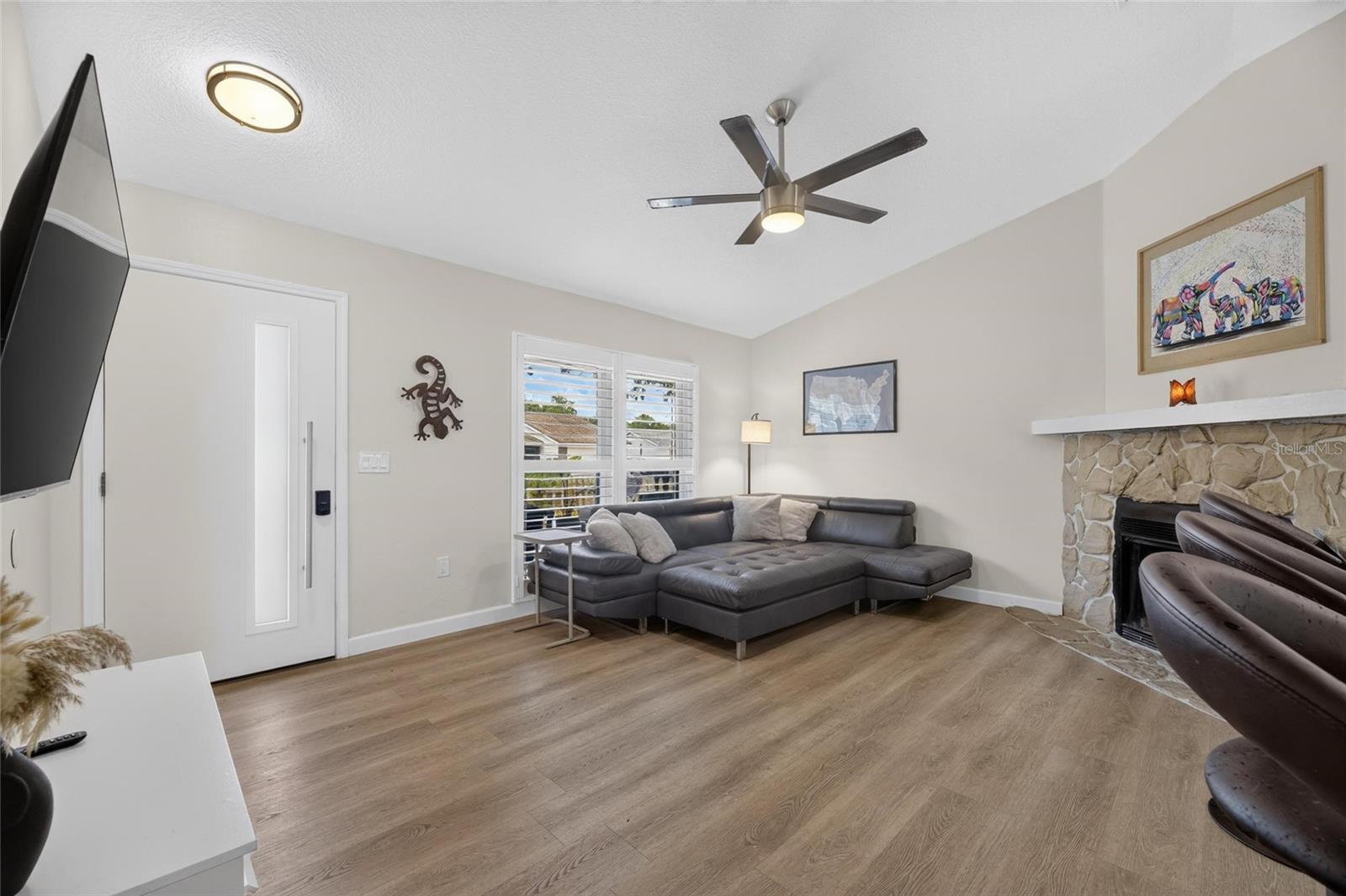 LAKEVIEW VILLAGE SEC C UNI - Residential Lease