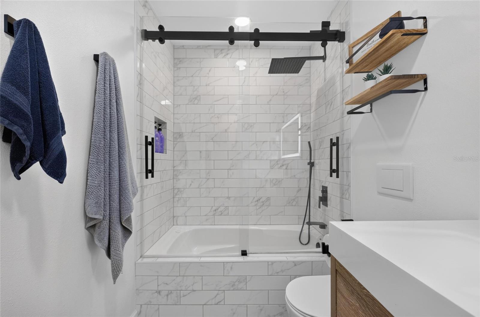 LAKEVIEW VILLAGE SEC C UNI - Residential Lease