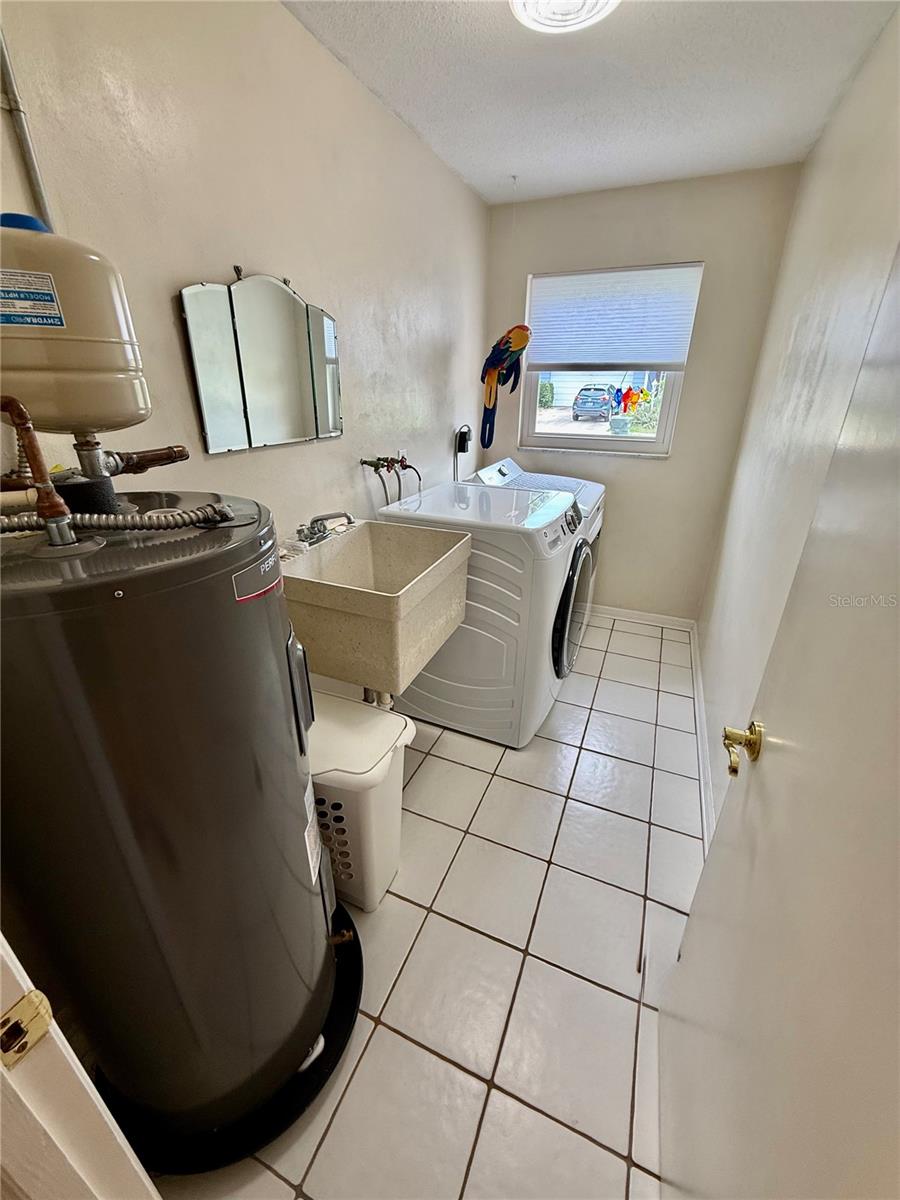 MIDWAY ACRES - Residential
