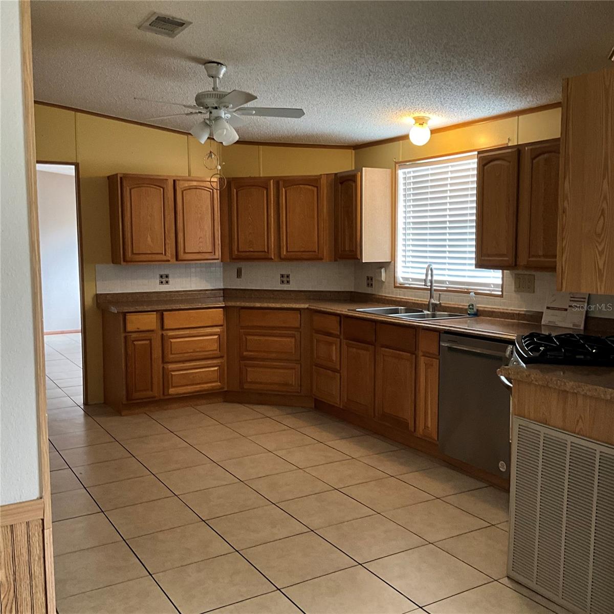 TRADERS COVE UNIT 01 - Residential