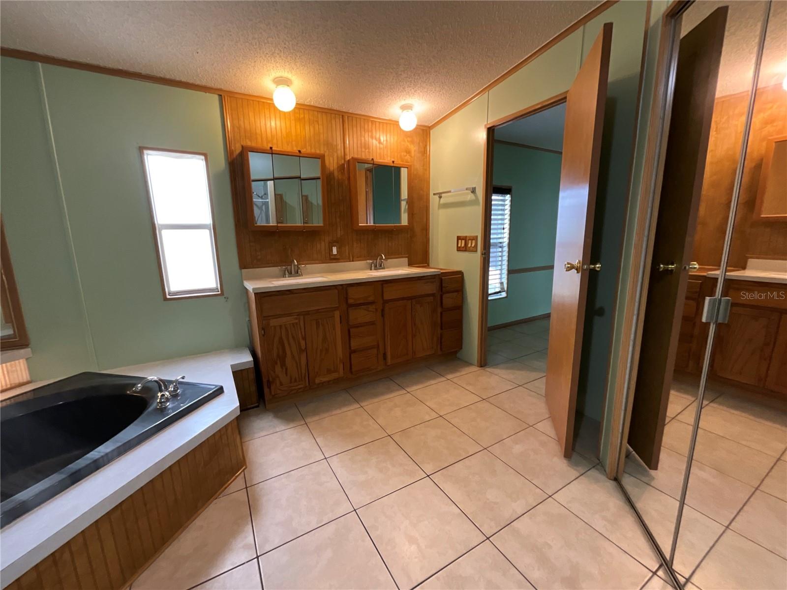 TRADERS COVE UNIT 01 - Residential
