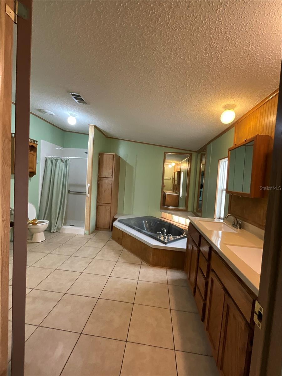 TRADERS COVE UNIT 01 - Residential