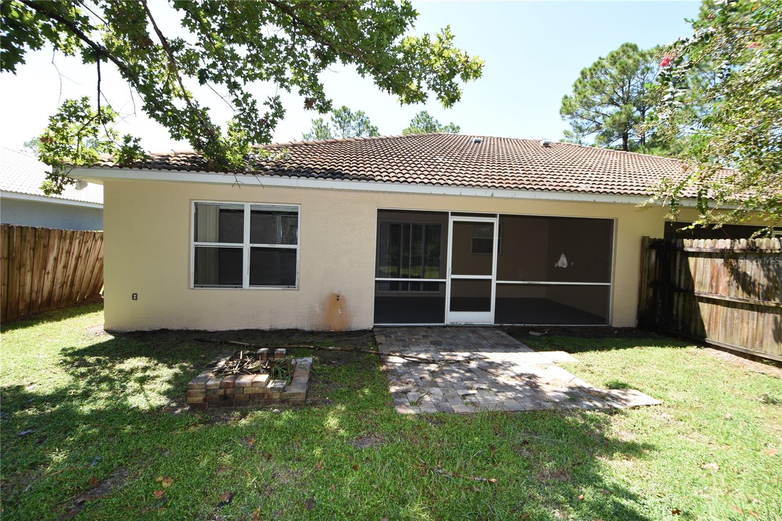 QUAIL HOLLOW - Residential Lease