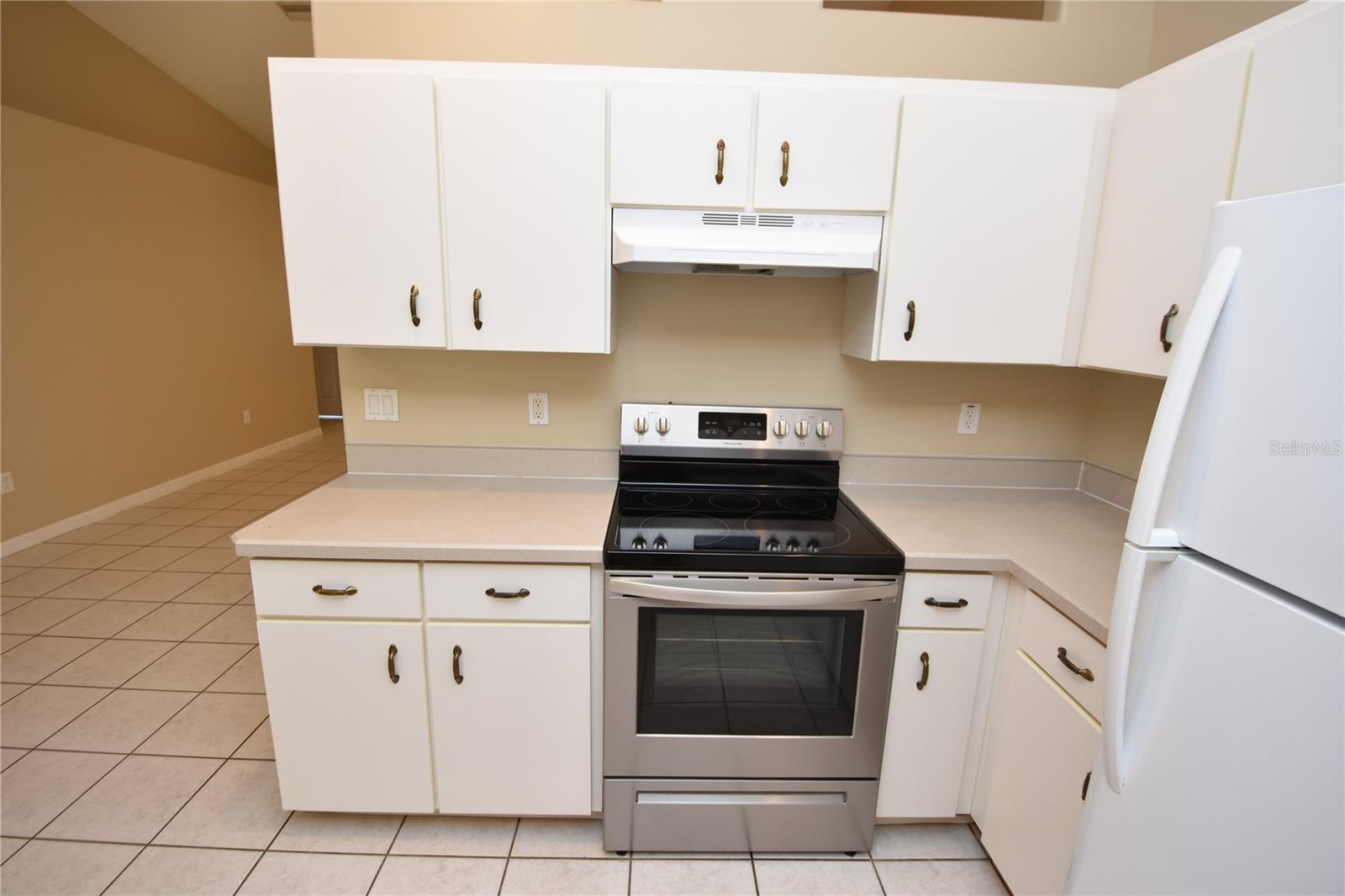 QUAIL HOLLOW - Residential Lease