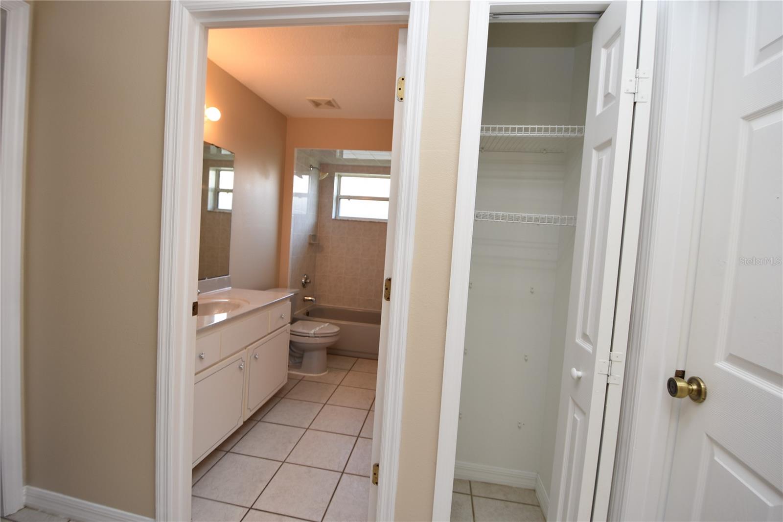QUAIL HOLLOW - Residential Lease
