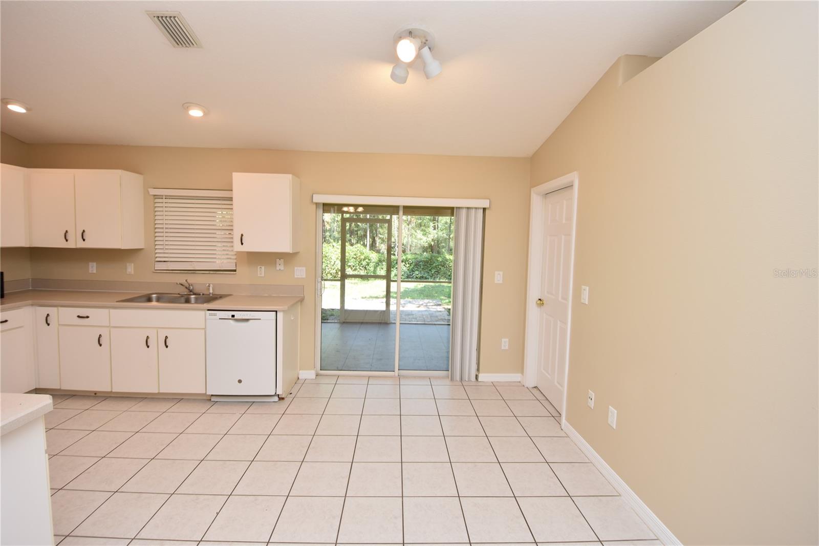 QUAIL HOLLOW - Residential Lease
