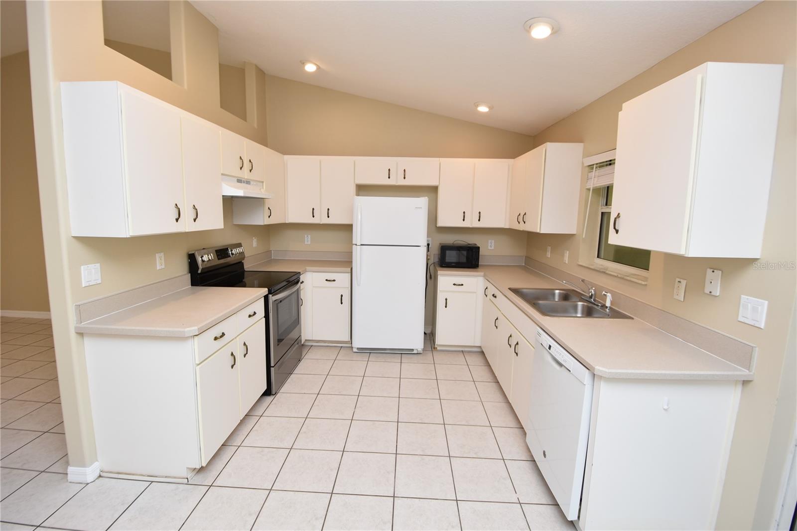 QUAIL HOLLOW - Residential Lease