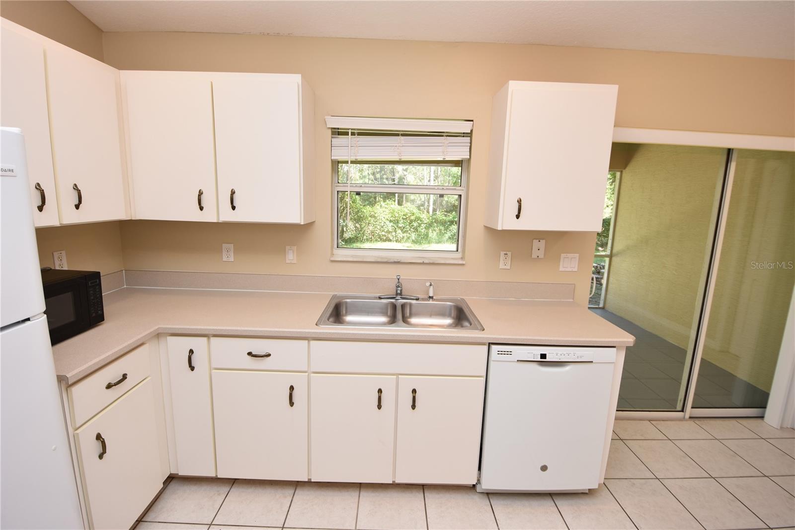 QUAIL HOLLOW - Residential Lease