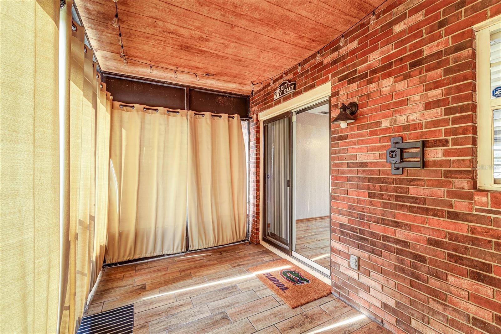 LAKE BENTLEY SHORES CONDO PH 01 - Residential