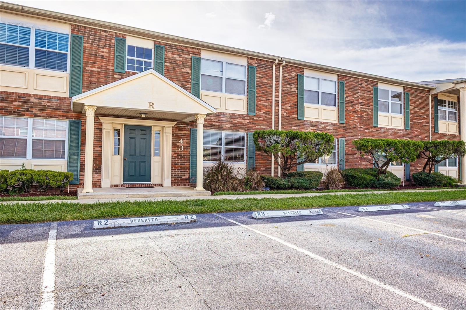 LAKE BENTLEY SHORES CONDO PH 01 - Residential