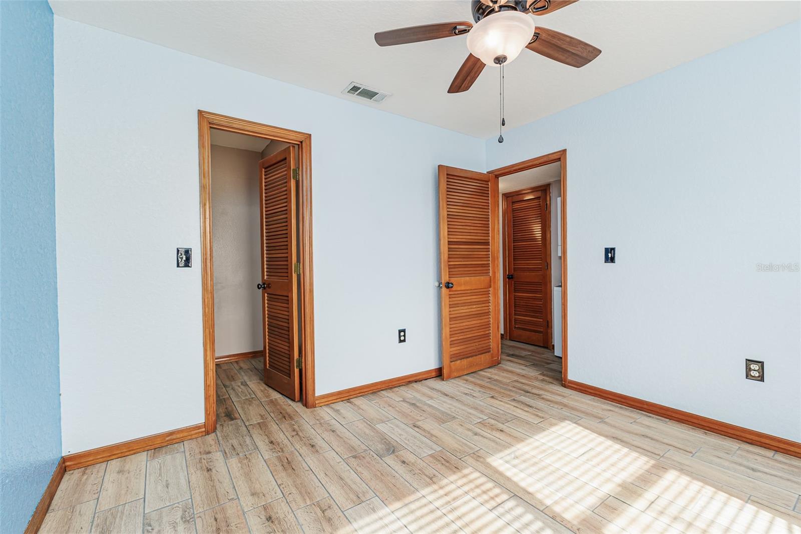LAKE BENTLEY SHORES CONDO PH 01 - Residential