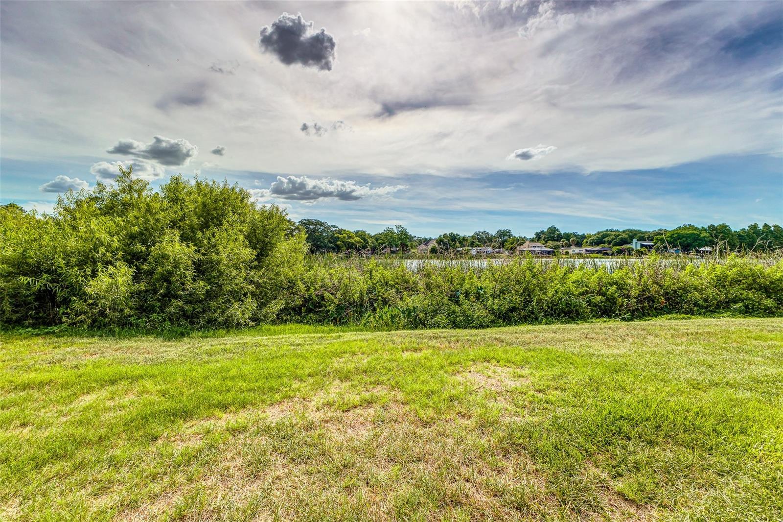 LAKE BENTLEY SHORES CONDO PH 01 - Residential