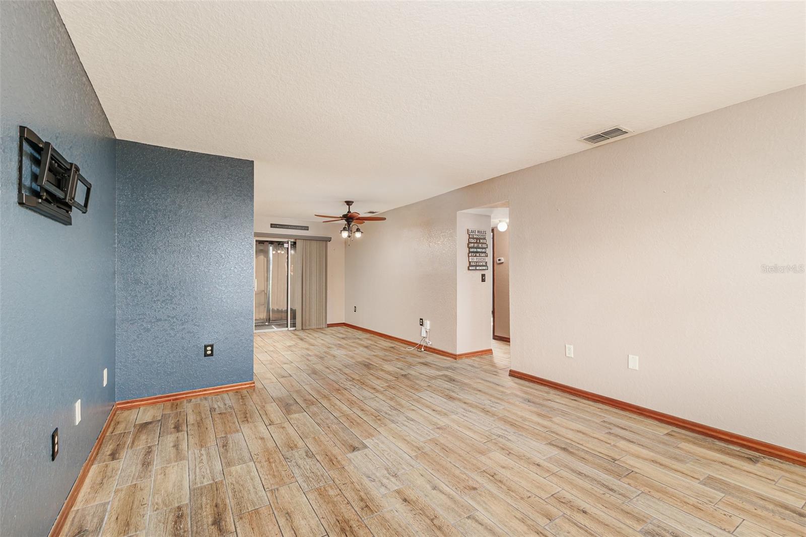 LAKE BENTLEY SHORES CONDO PH 01 - Residential