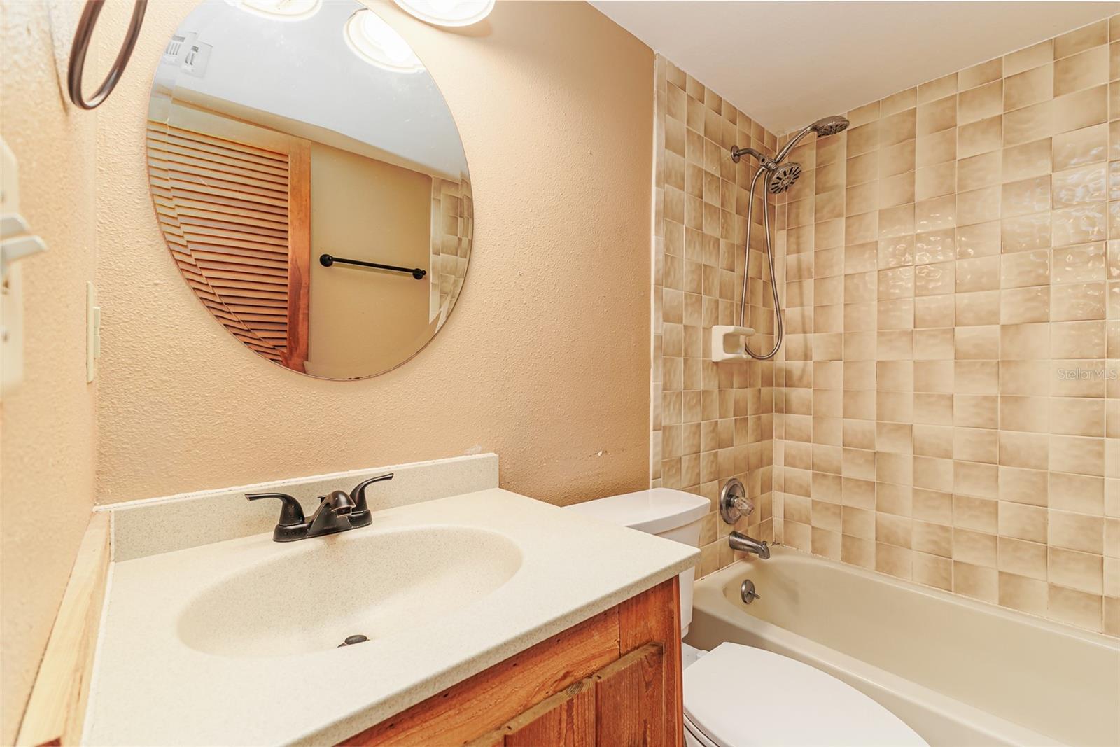 LAKE BENTLEY SHORES CONDO PH 01 - Residential