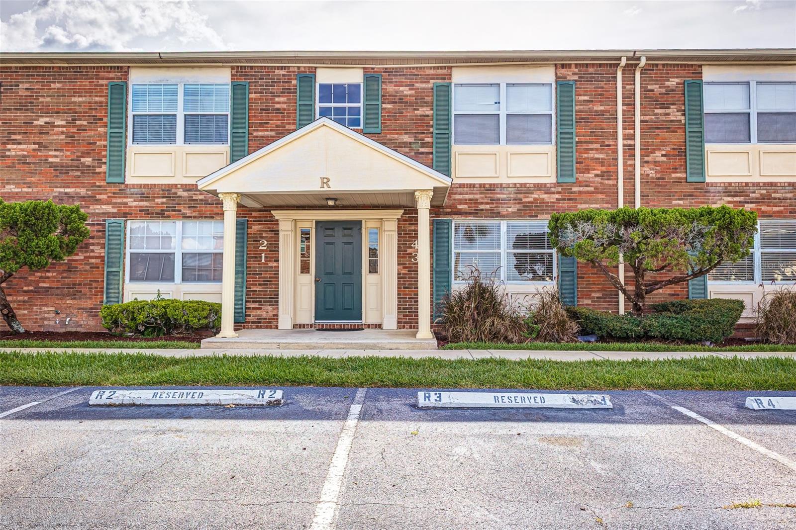 LAKE BENTLEY SHORES CONDO PH 01 - Residential