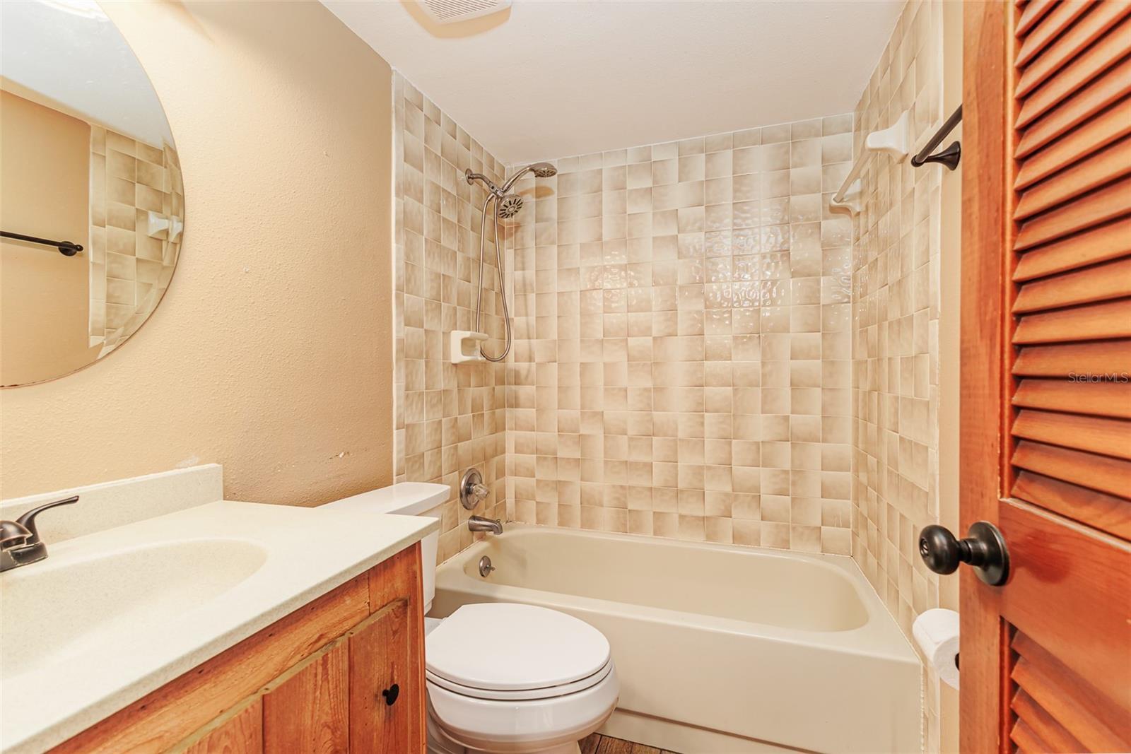 LAKE BENTLEY SHORES CONDO PH 01 - Residential