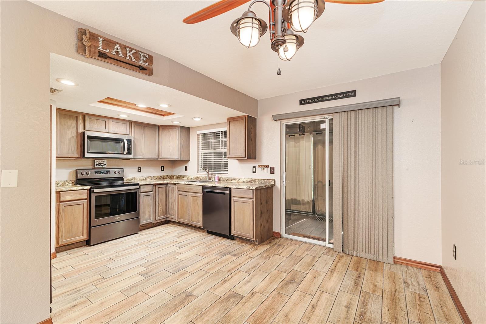 LAKE BENTLEY SHORES CONDO PH 01 - Residential