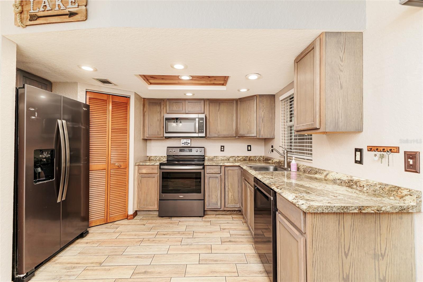 LAKE BENTLEY SHORES CONDO PH 01 - Residential