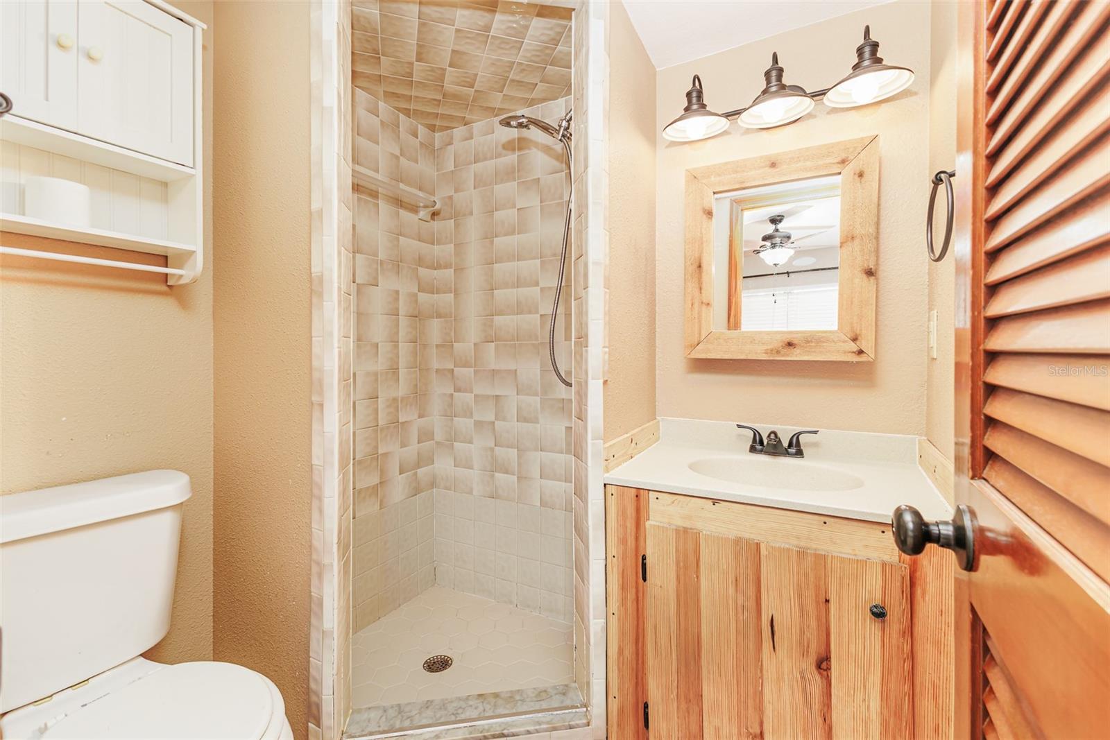 LAKE BENTLEY SHORES CONDO PH 01 - Residential