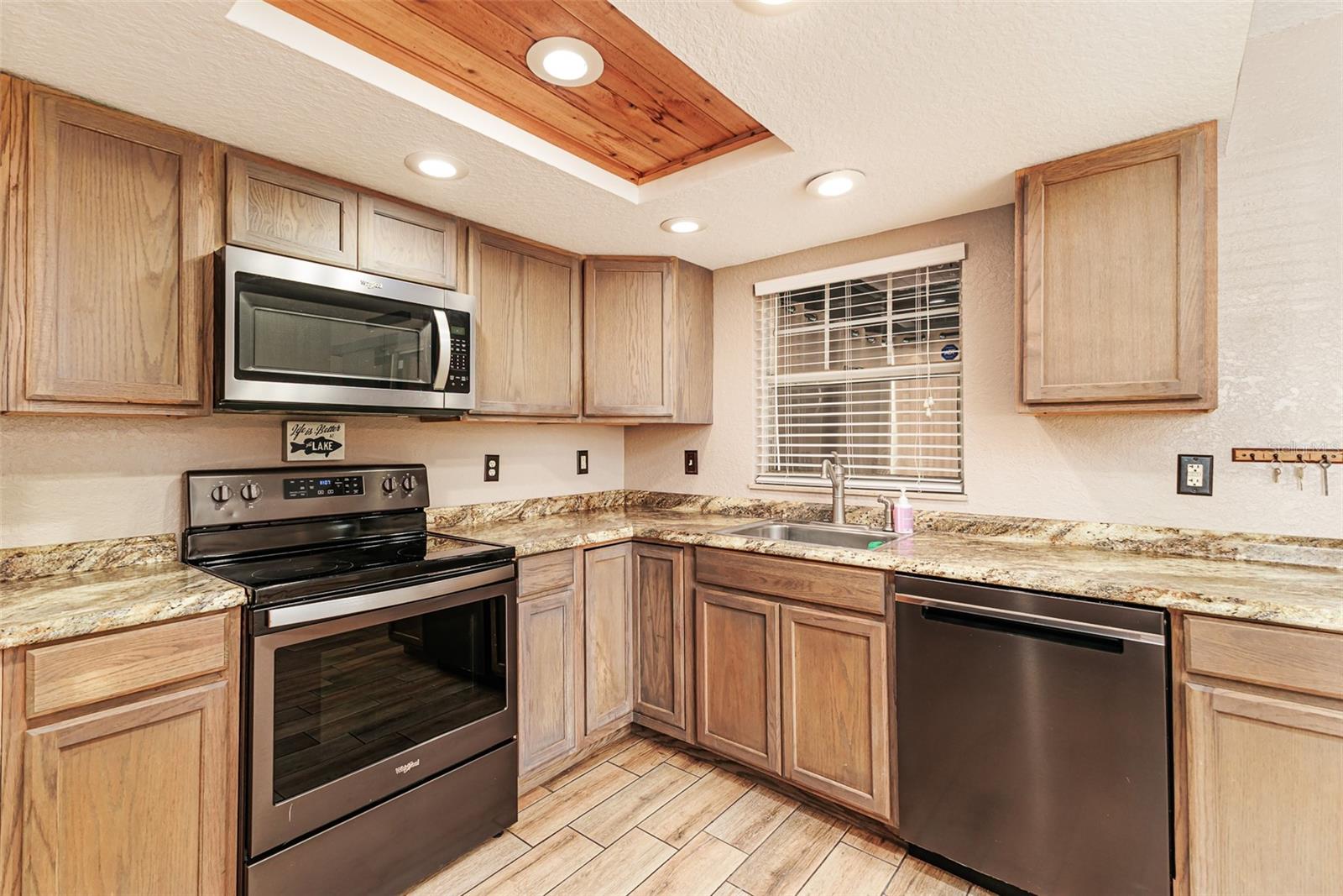 LAKE BENTLEY SHORES CONDO PH 01 - Residential