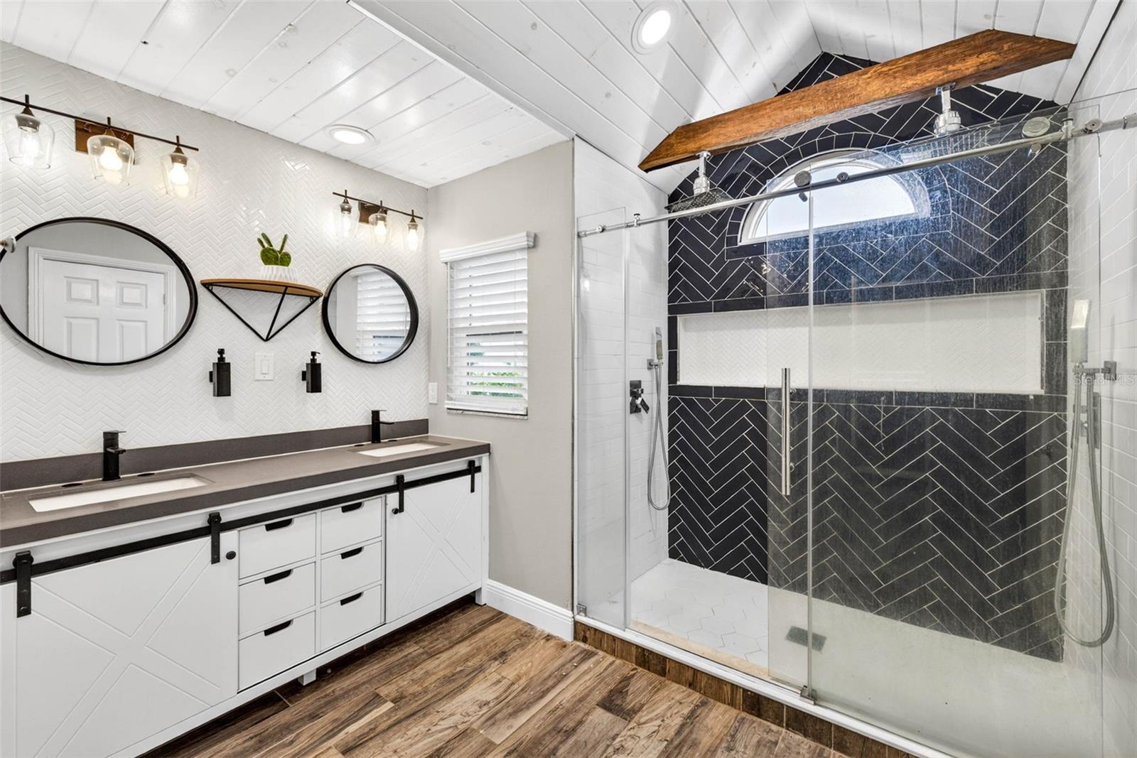 CEDAR CREEK - Residential