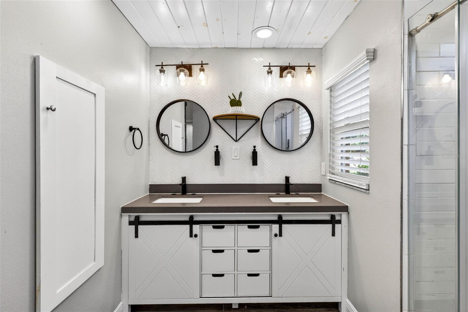 CEDAR CREEK - Residential