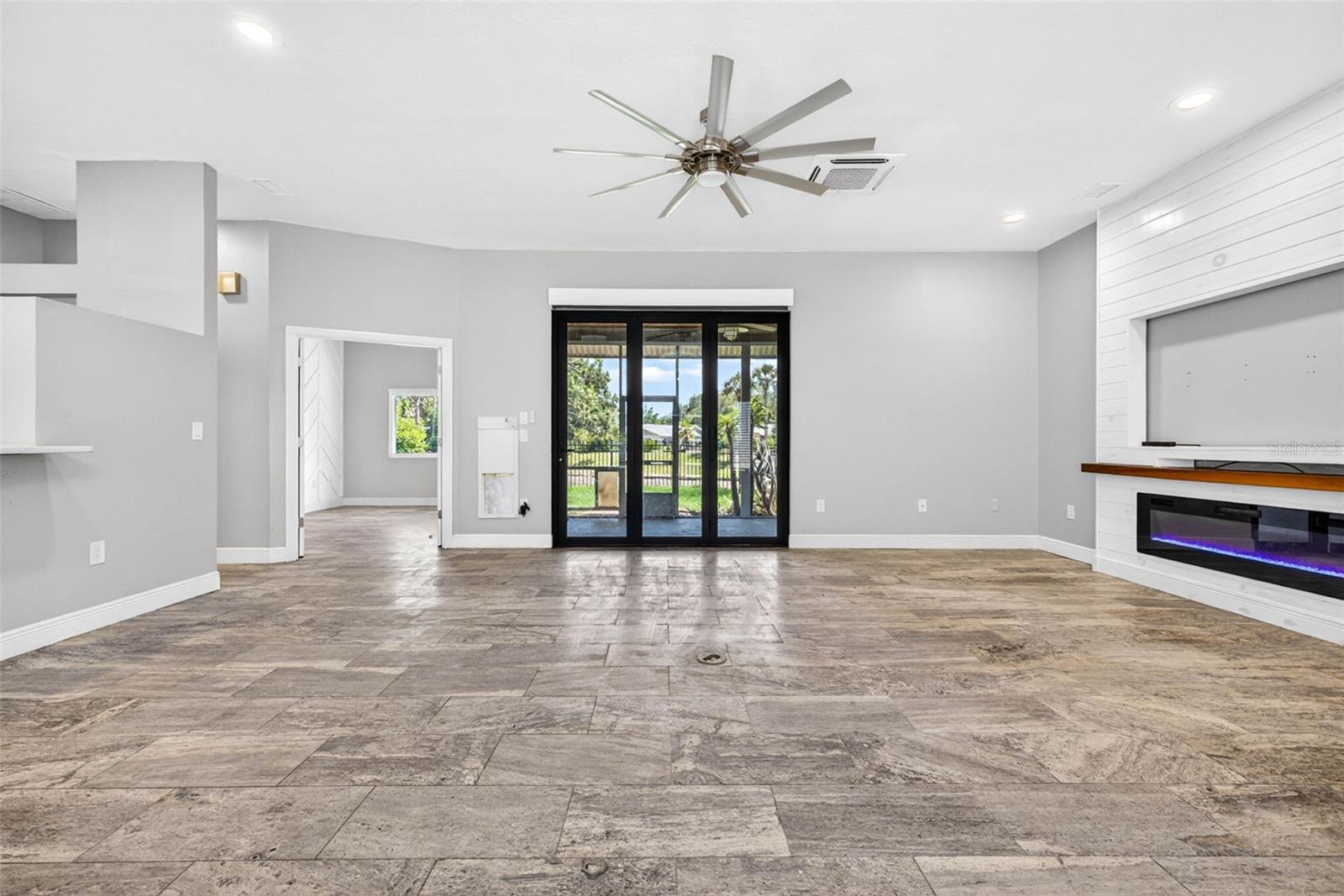 CEDAR CREEK - Residential