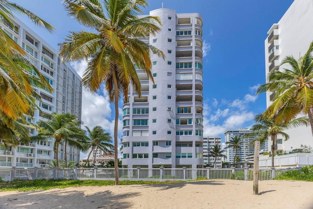 COND.KING'S CT. PLAYA - Residential