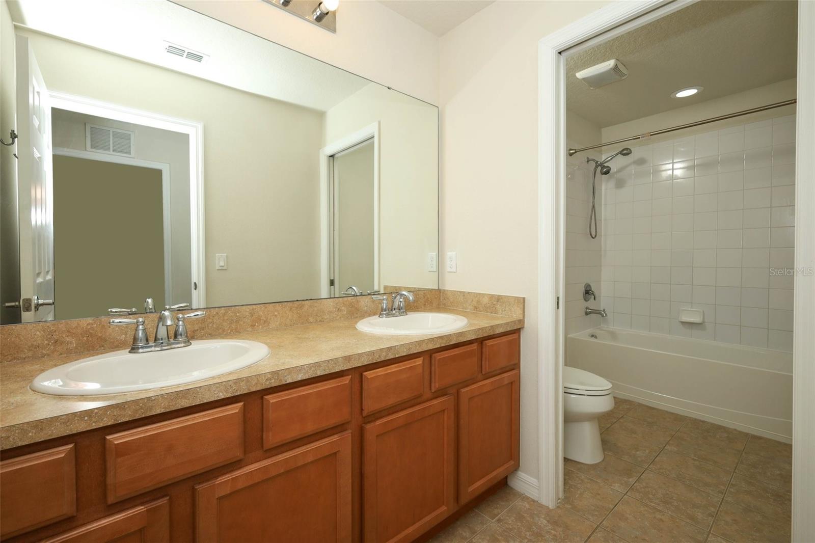LAKESHORE AT NARCOOSSEE PH 1 - Residential