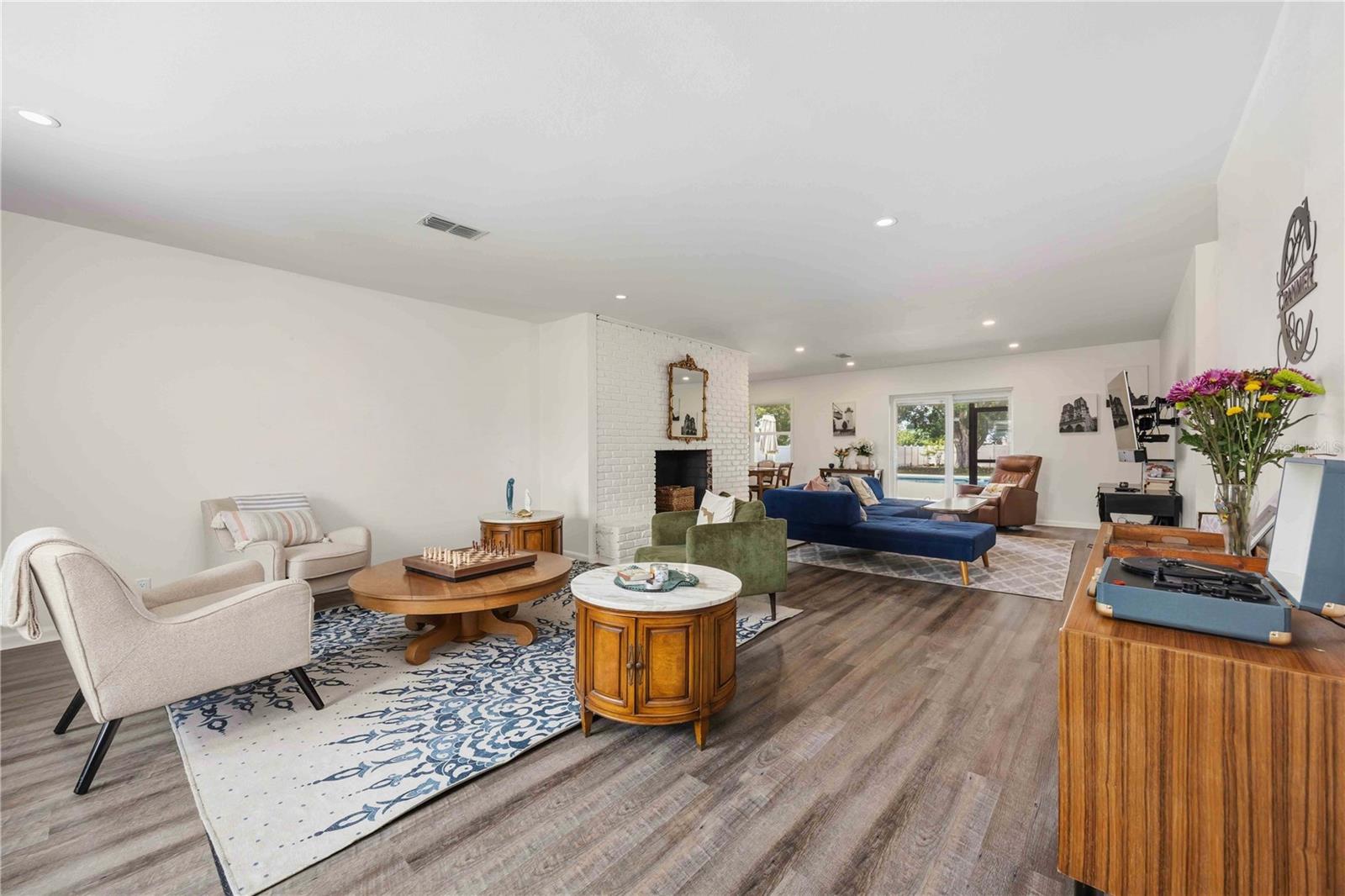ELOISE WOODS EAST LAKE MARIAM UNIT - Residential