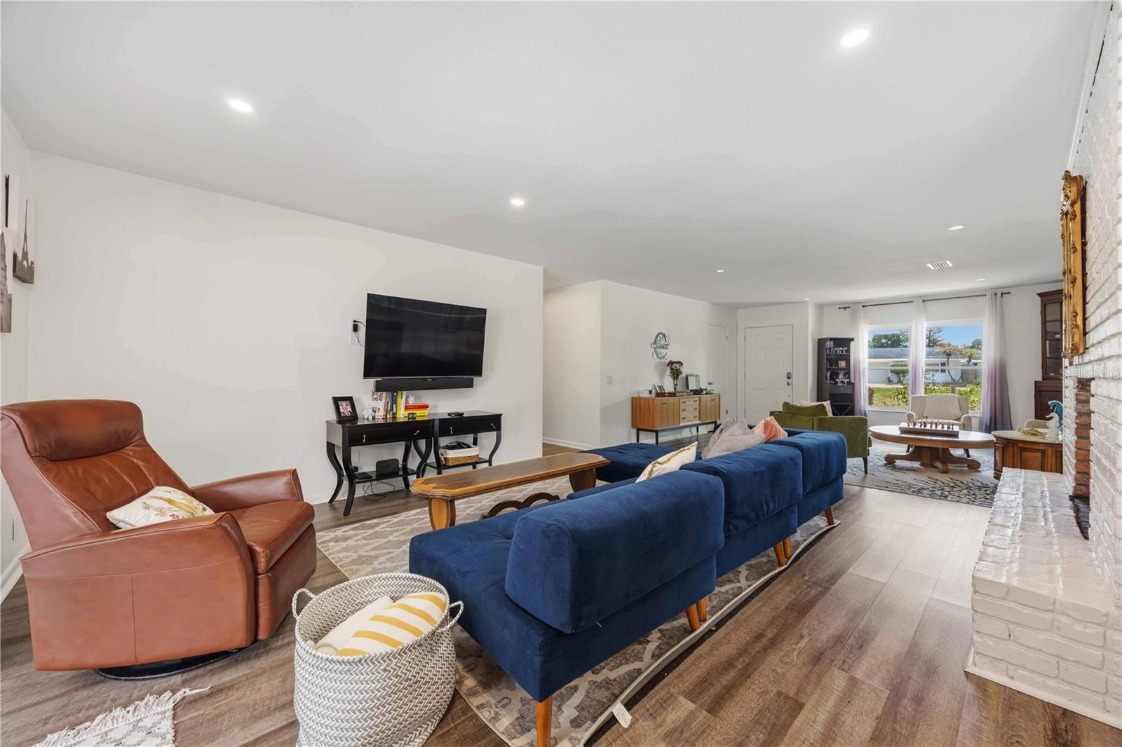 ELOISE WOODS EAST LAKE MARIAM UNIT - Residential