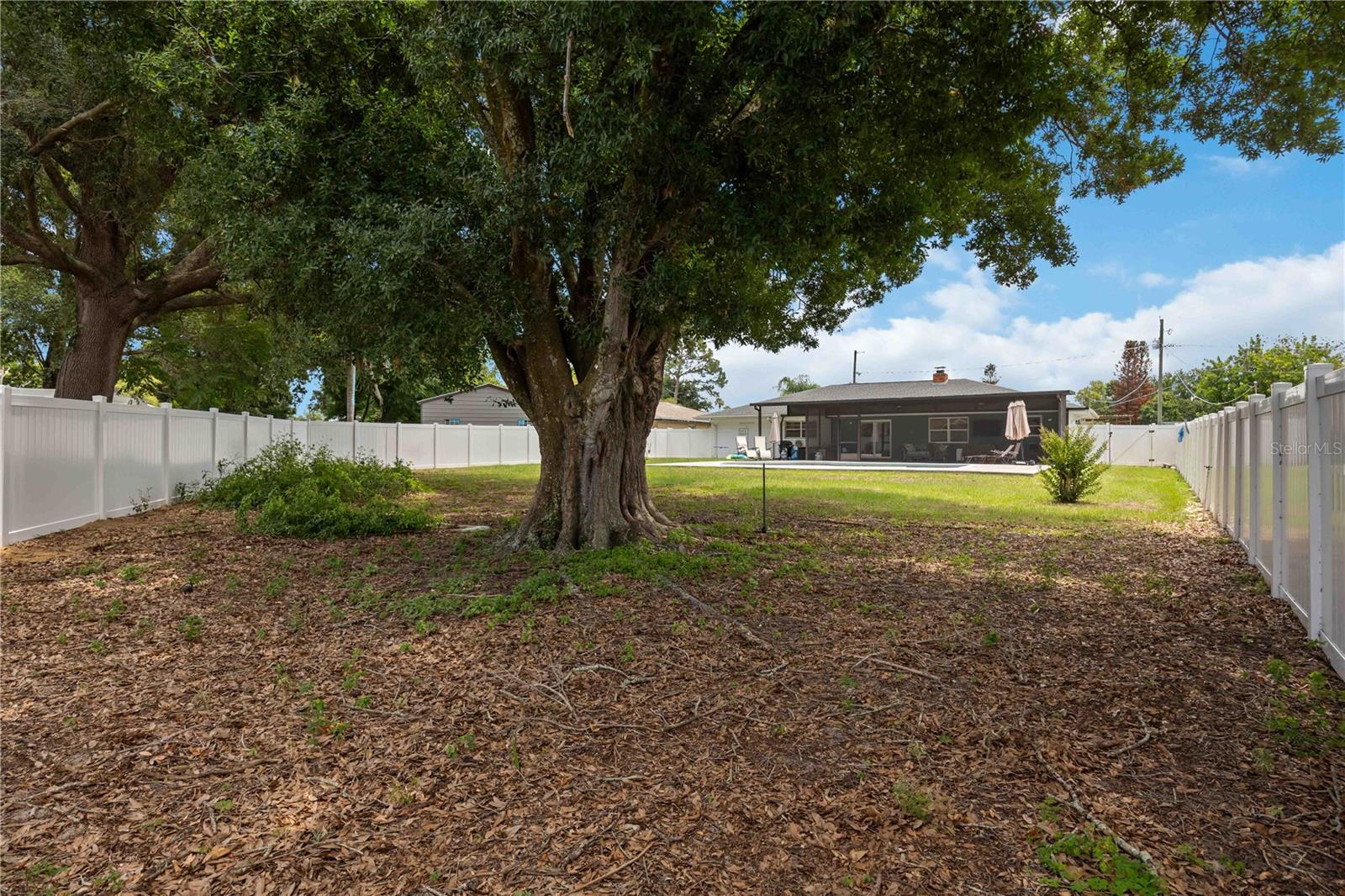 ELOISE WOODS EAST LAKE MARIAM UNIT - Residential