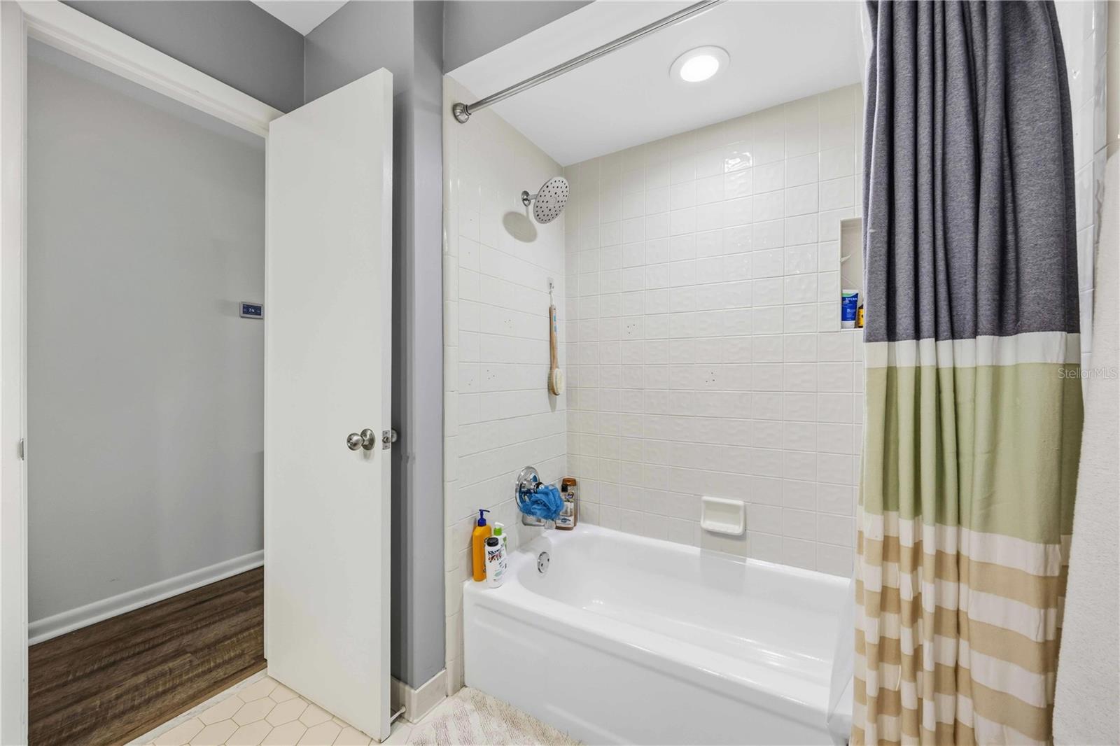 ELOISE WOODS EAST LAKE MARIAM UNIT - Residential