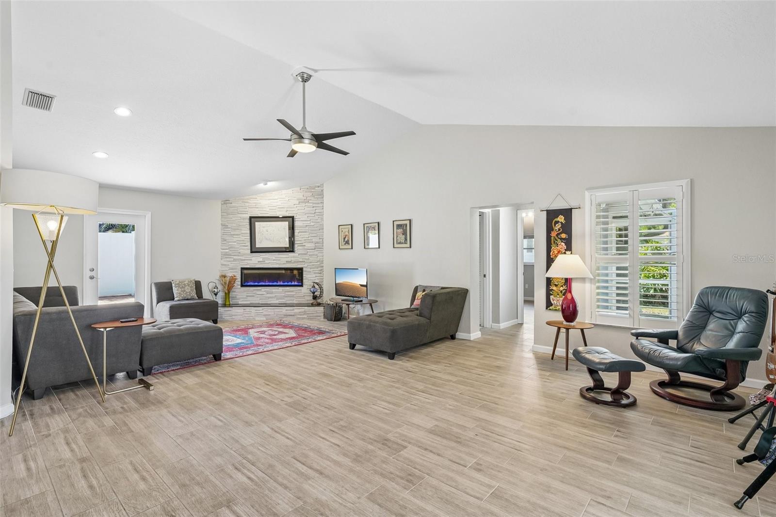 COLLINS ESTATES PH I - Residential