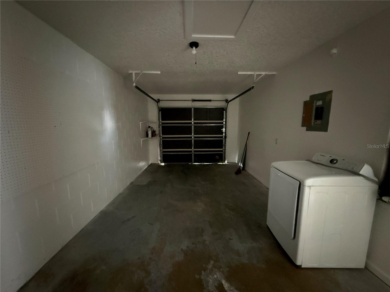 BVL UNIT 6 1ST ADD - Residential Lease
