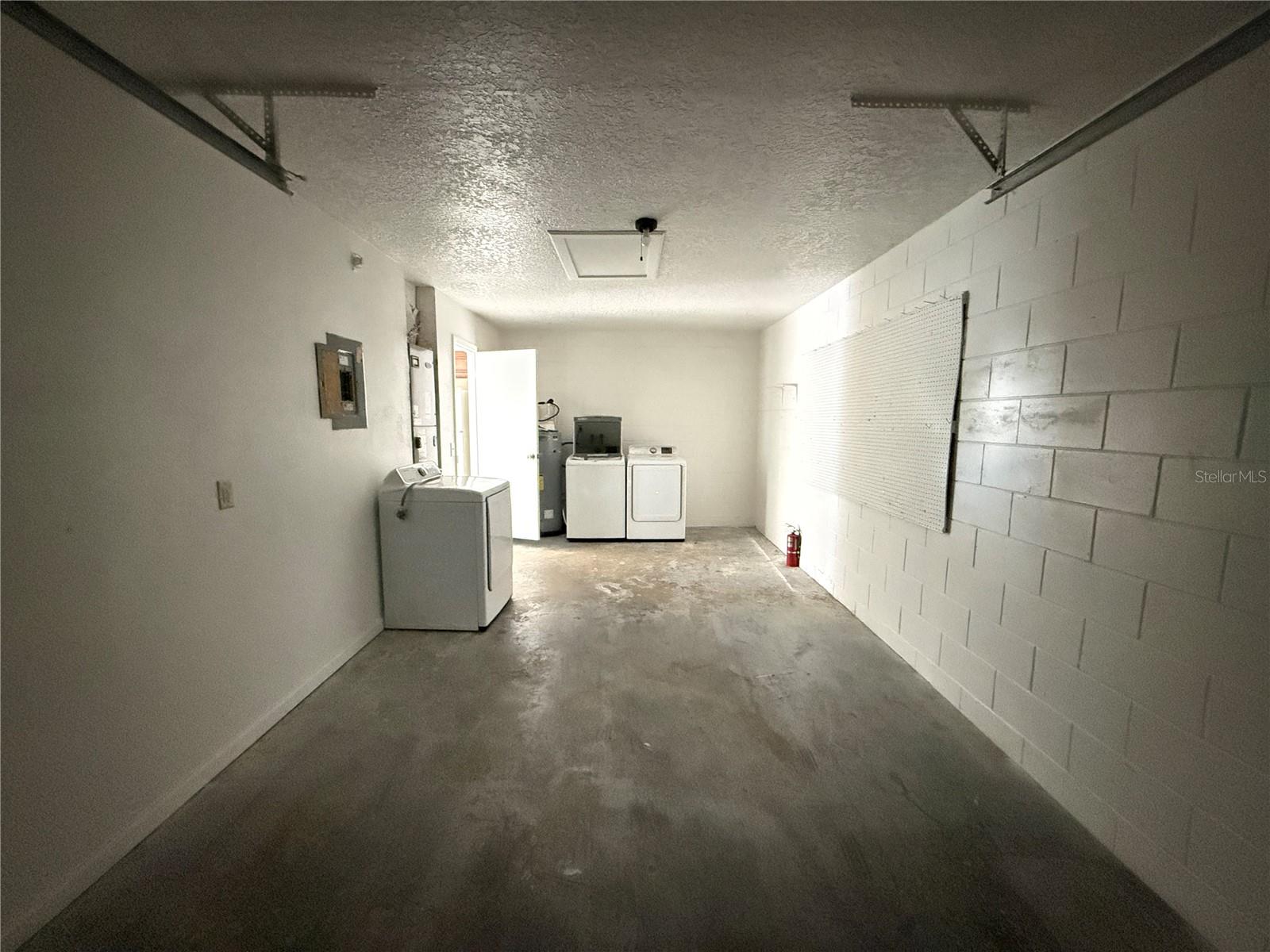 BVL UNIT 6 1ST ADD - Residential Lease