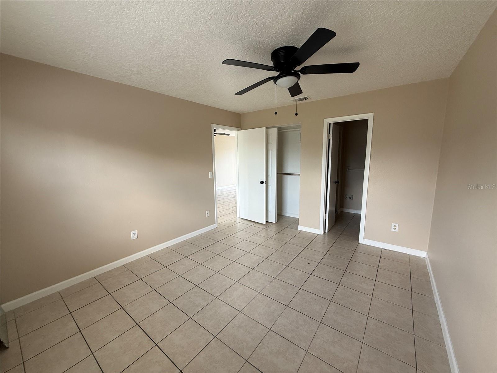 BVL UNIT 6 1ST ADD - Residential Lease