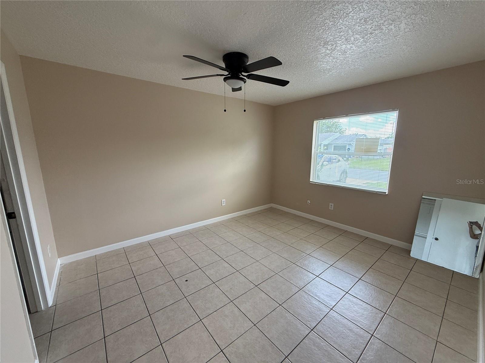 BVL UNIT 6 1ST ADD - Residential Lease