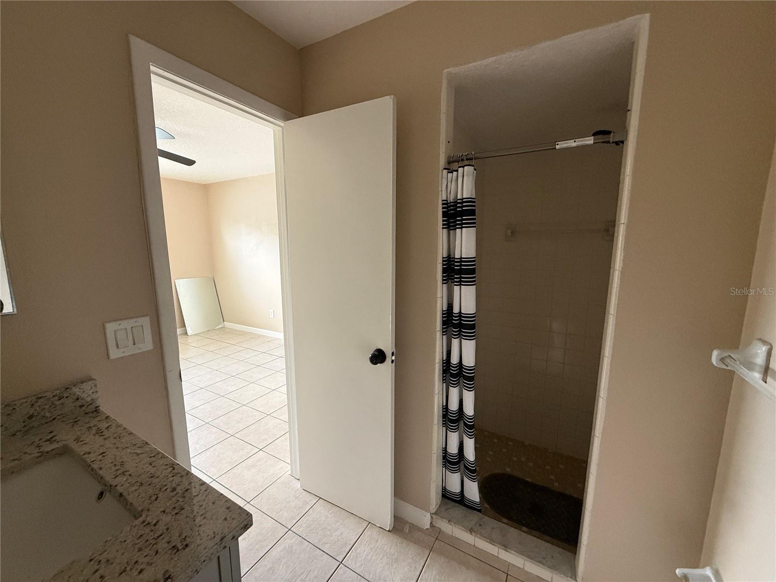 BVL UNIT 6 1ST ADD - Residential Lease