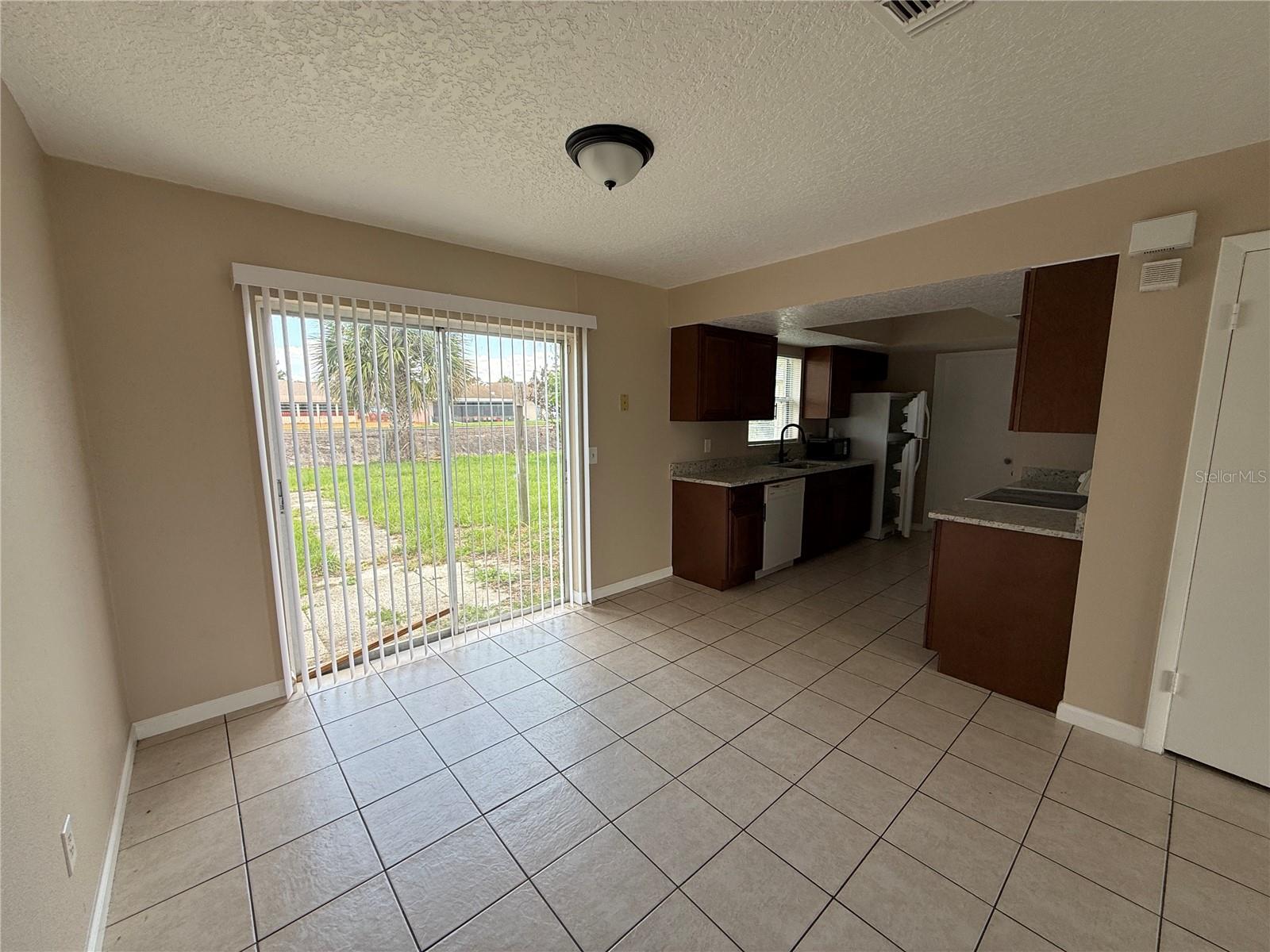 BVL UNIT 6 1ST ADD - Residential Lease